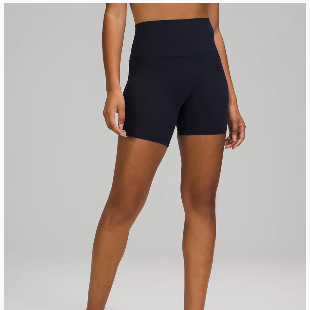 Size 2 lulu lemon align biker shorts 8” - Picture 4 of 4